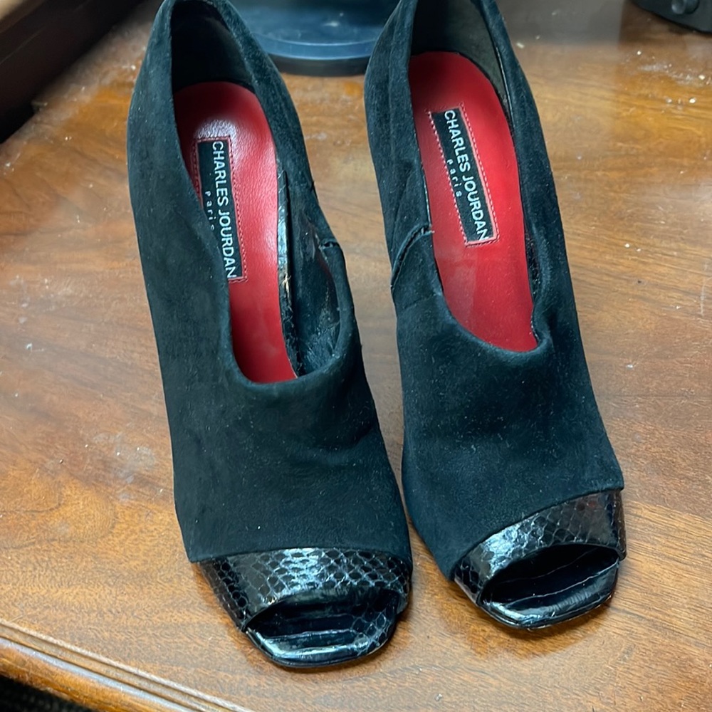 Women’s Charles Jourdan Peep Toe Black Suede Heels Size 7.5M